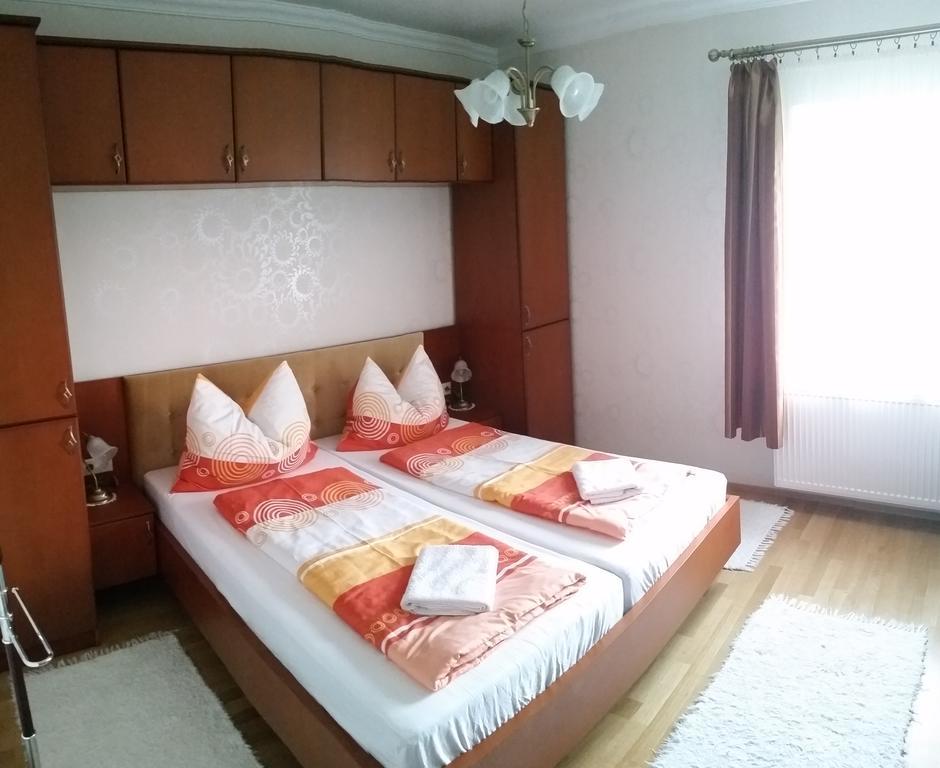 Fadora Apartman Tihany Room photo